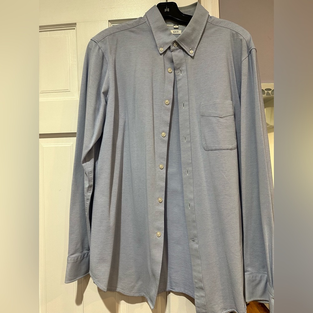 Uniqlo Men's Soft Blue Casual Button-Down Shirt